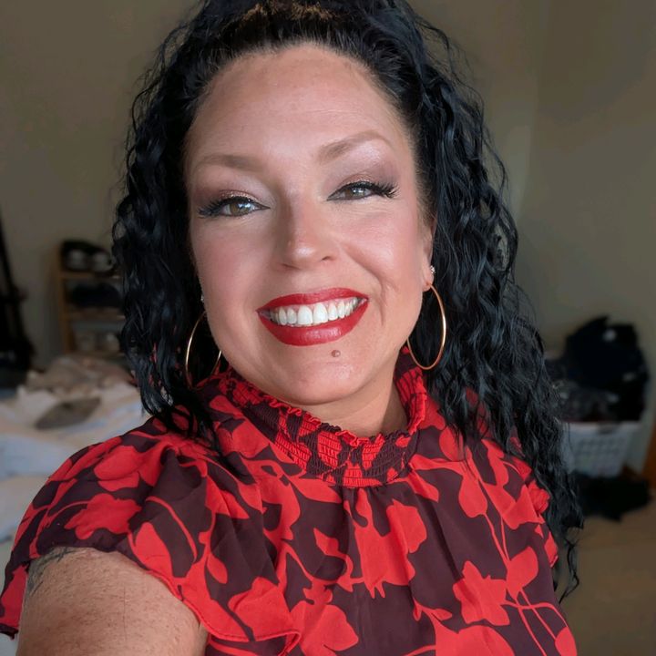 Profile Picture of Sarah Andrews (@@velvetspatula) on Tiktok