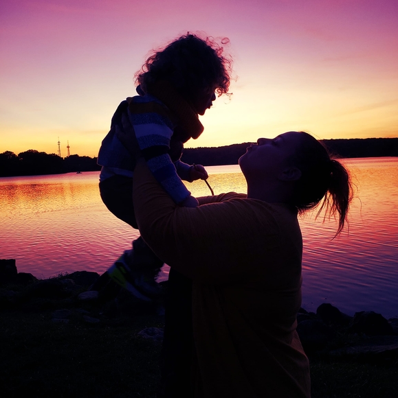 Profile Picture of Laura Devargas (@lauradevargas) on Poshmark