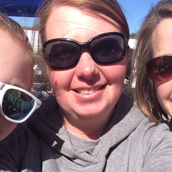 Profile Picture of Melissa Eichorst (@mdeichorst) on Poshmark