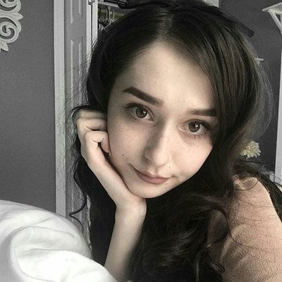 Profile Picture of Elizabeth Richter (@lizzie_is_dizzy) on Twitter