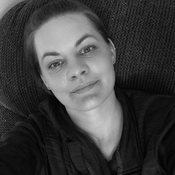 Profile Picture of Rhonda Carnduff (@rhondacarnduff) on Poshmark