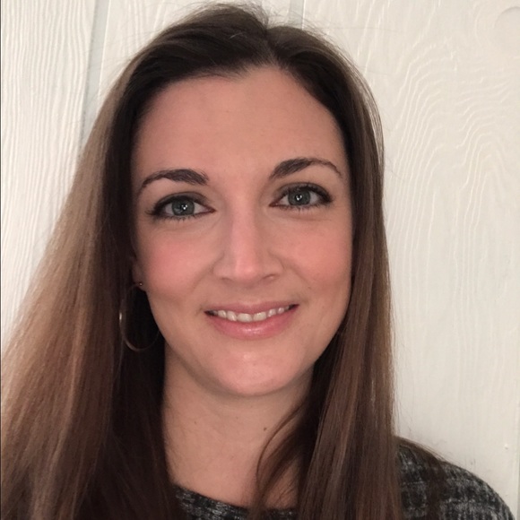 Profile Picture of Lisa Rudisel (@lisajrudisel) on Poshmark