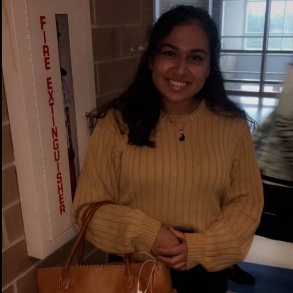 Profile Picture of Tais Calva-juarez (@taisjuarez) on Poshmark