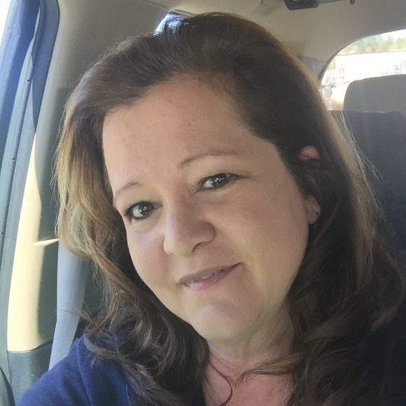 Profile Picture of Sandy Solger (@reglos) on Poshmark