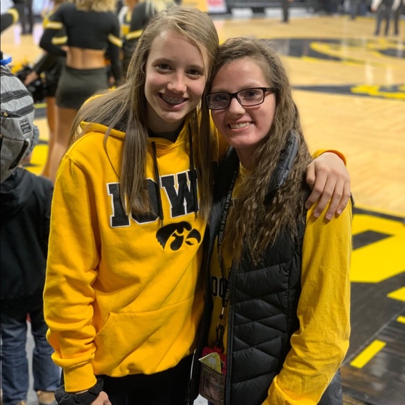 Profile Picture of Ellie Rickertsen (@ellierickertsen) on Poshmark