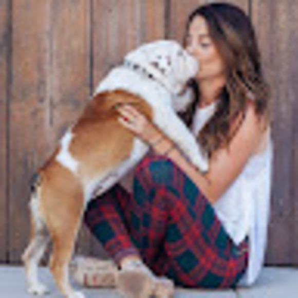 Profile Picture of Alexandra Badavas (@billieb10) on Poshmark