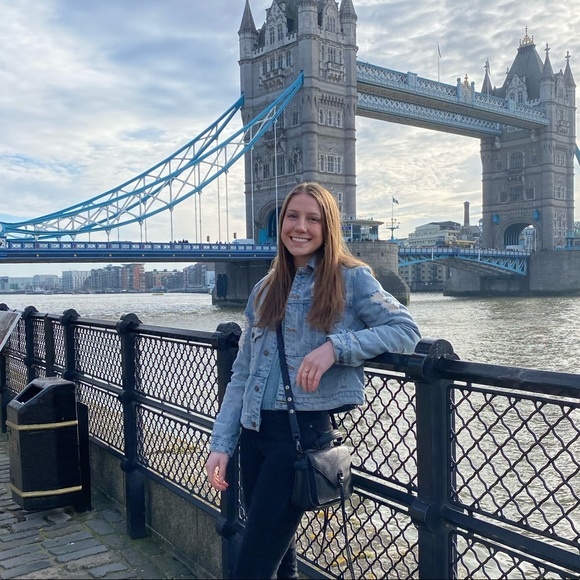 Profile Picture of Nicole Feledy (@nicloset13) on Poshmark