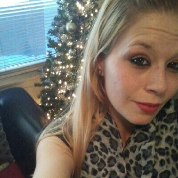 Profile Picture of Alisha Novinski (@alisha_marie313) on Poshmark