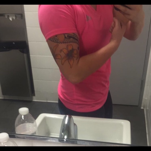 Nicole Sharafian - Poshmark Profile Picture of Nicole Sharafian (@nsharafian) on Poshmark