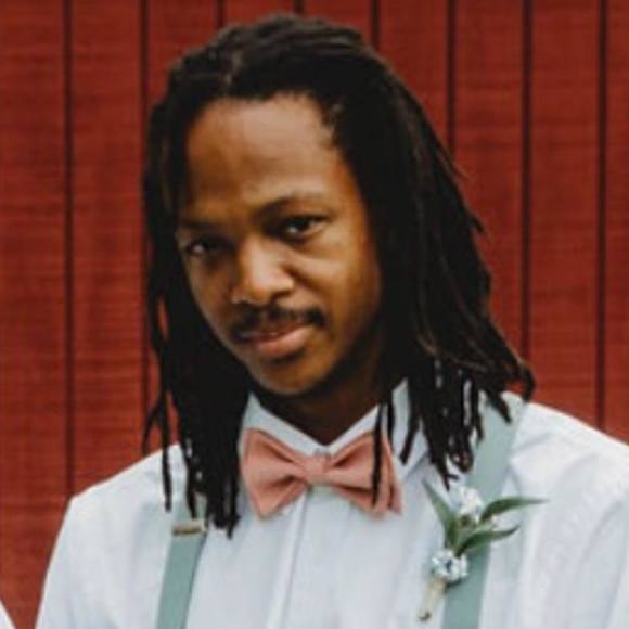 Profile Picture of Andrew Barr (@skinydude2) on Poshmark