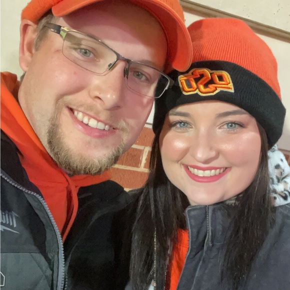 Profile Picture of Alexandra Hendrix (@alehend96) on Poshmark