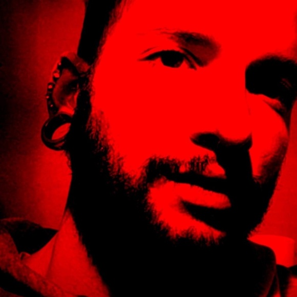 Profile Picture of Aaron Rosa (@aaronjrosa) on Poshmark