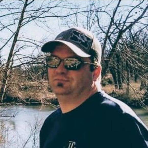 Profile Picture of Daniel Muehlbauer (@d_muehlbauer) on Poshmark