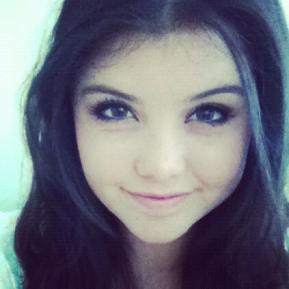 Profile Picture of Mia Quinn (@miaquinn) on Poshmark