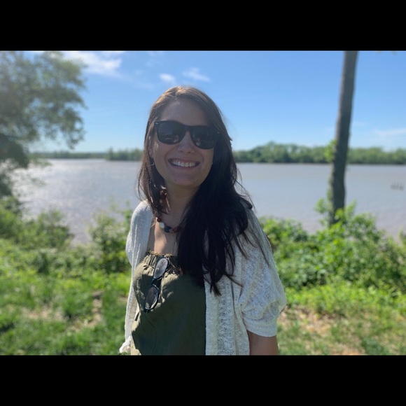 Profile Picture of Kaye Gabala (@kaymgabala) on Poshmark