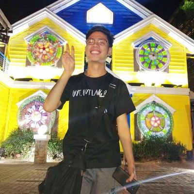 Profile Picture of Huang Zi Sam (@HuangZiSam1) on Twitter