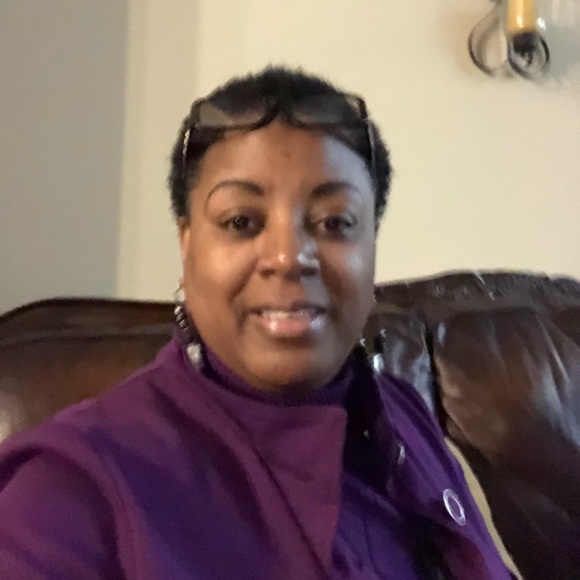 Profile Picture of Lorretta Saines gibson (@lsaines1) on Poshmark