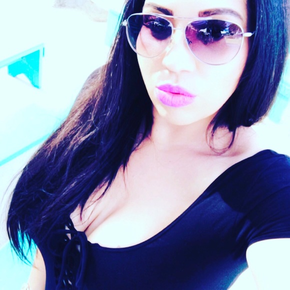 Profile Picture of Claire Hardgraves (@puplebear20) on Poshmark