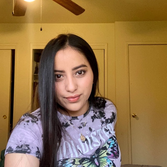 Profile Picture of Myriam Alvarez (@myralv2) on Poshmark