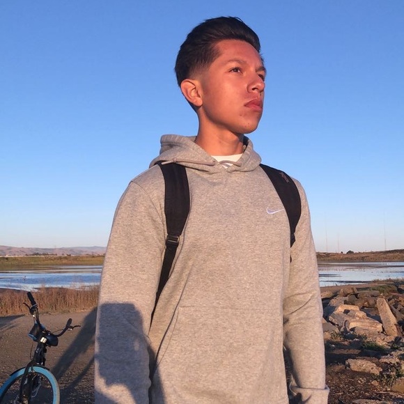 Profile Picture of Joshua Juarez (@joshua_juarez) on Poshmark