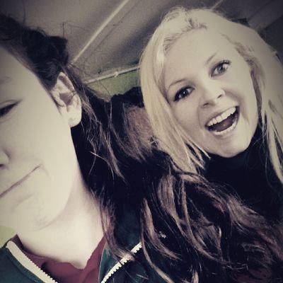 Profile Picture of Caroline Harvey (@carbar89) on Twitter