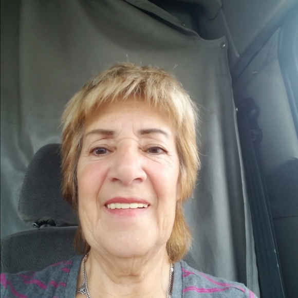 Profile Picture of Teresa Mazzulla (@lastoscas) on Poshmark