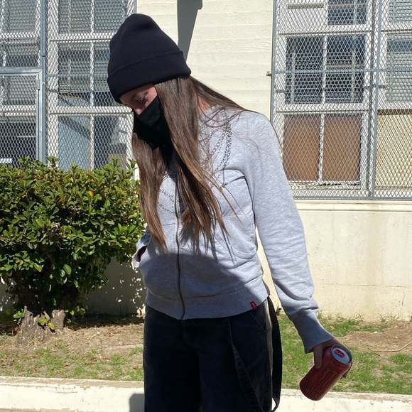 Profile Picture of Emma Simblet (@emmasimblet) on Poshmark