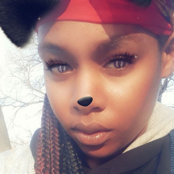 Profile Picture of Chanii Baebii (@chanii_b) on Poshmark