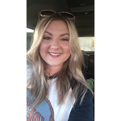 Profile Picture of Kimberly Everett (@@CedarDellBelle) on Twitter