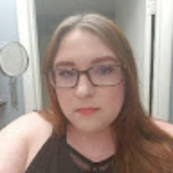 Profile Picture of Amber Osterholt (@osteae01) on Poshmark