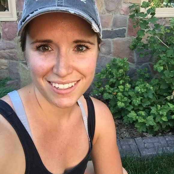 Profile Picture of Amanda Vandenbroek (@avdbroek) on Poshmark