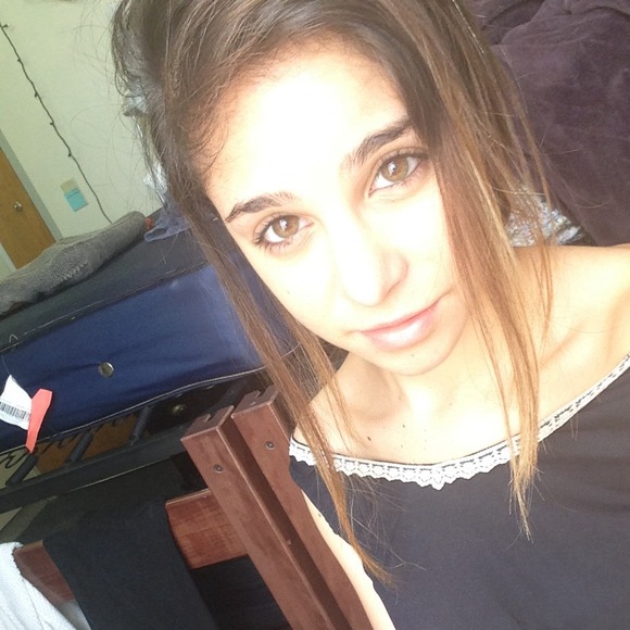 Profile Picture of Adriana Contarino (@adrianamc78) on Poshmark