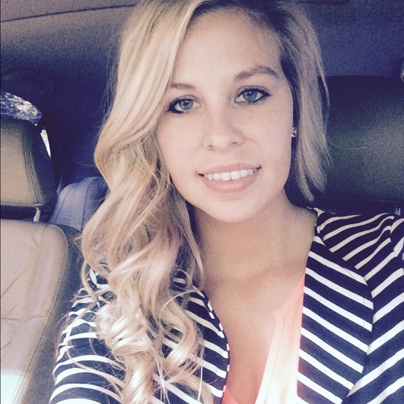 Profile Picture of Samantha Kleitz (@smopp) on Poshmark