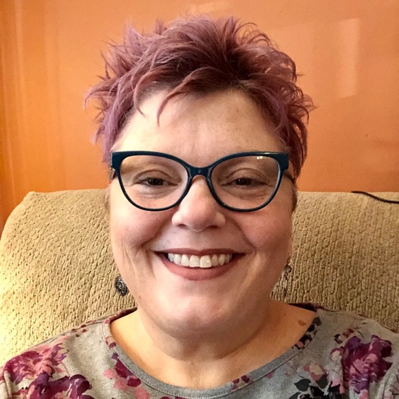 Profile Picture of Pam Witwer (@pamwitwer) on Poshmark