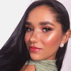 Profile Picture of Alice Carneiro (@alclilicnr) on Pinterest