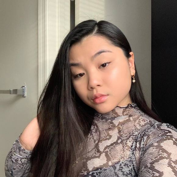 Profile Picture of Kathy Nguyen (@kaathhhy) on Poshmark