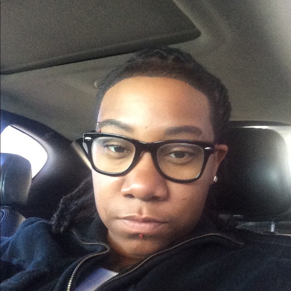 Profile Picture of Danielle Bigham (@denodunnie) on Poshmark