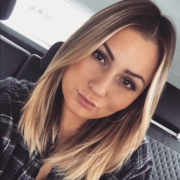 Profile Picture of Olivia Melley (@okmelley) on Poshmark