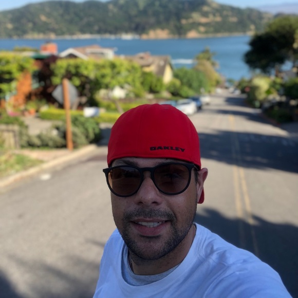 Profile Picture of Ivair Almeida (@ivair_almeida) on Poshmark