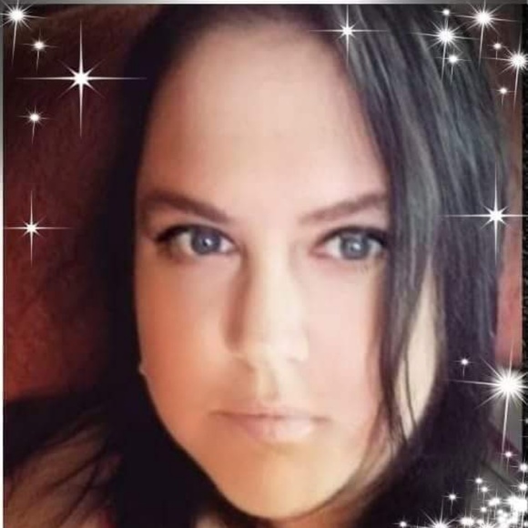 Profile Picture of Heather Mckay (@violetirisheyes) on Poshmark