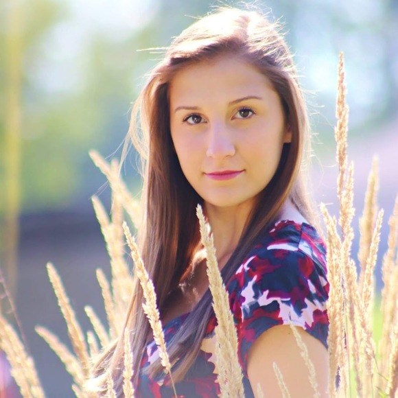 Profile Picture of Mirnesa Halilovic (@mirnesah) on Poshmark