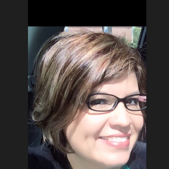 Profile Picture of Ruthie Comparan (@ruthiecomparan) on Poshmark