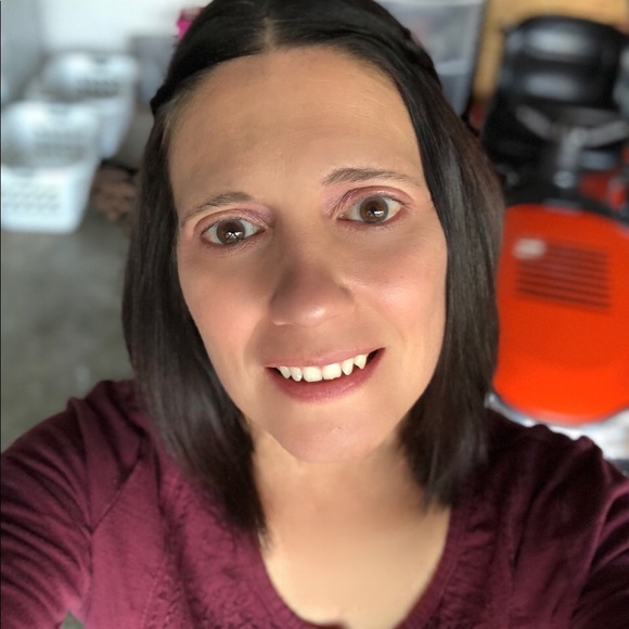 Profile Picture of April Chandler (@secondjobmama) on Poshmark