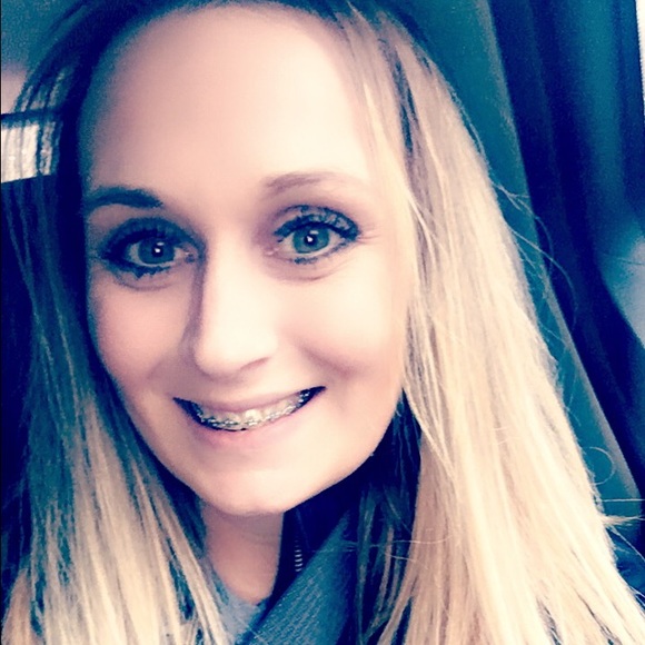 Profile Picture of Bridget Balser (@bridgetips1385) on Poshmark