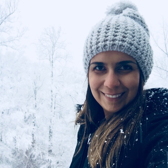 Profile Picture of Mariana Rosa (@mariana_rosa) on Poshmark