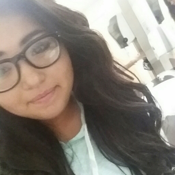 Profile Picture of Cindy Wagner (@cindoo12) on Poshmark