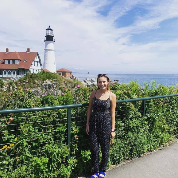 Profile Picture of Hannah Schneider (@hannahs711) on Poshmark