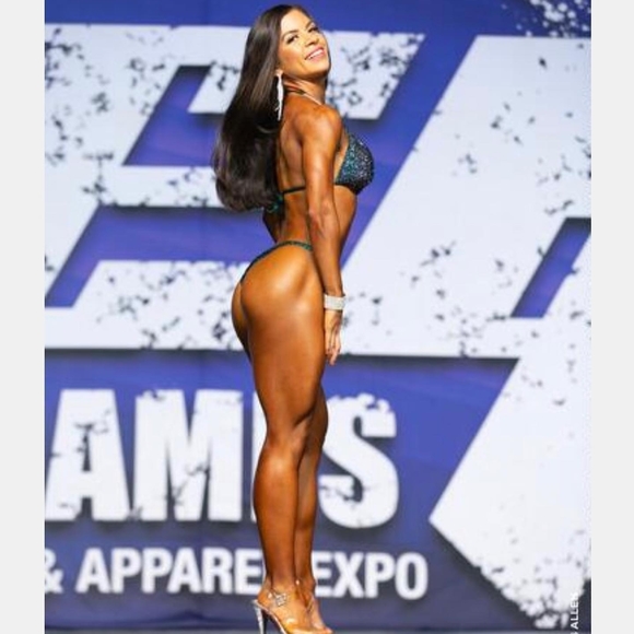 Profile Picture of Alexandra Raygoza (@alexandraraygoz) on Poshmark