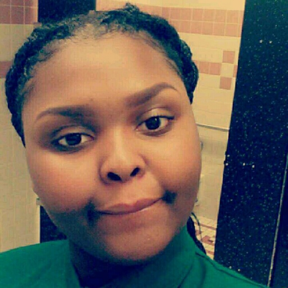 Profile Picture of Melody Middlebrooks (@whom3l14) on Poshmark