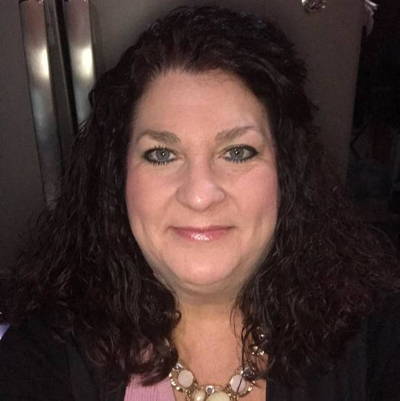 Lori Damman - Poshmark Profile Picture of Lori Damman (@bessywick2) on Poshmark